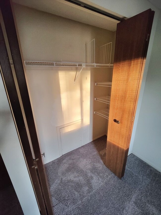 Building Photo - *Spacious & Conveniently Located 3BD/2.5BA Townhouse Available in Bethel Park*