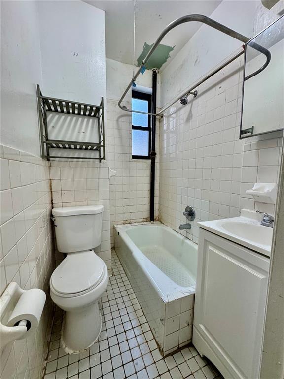 Building Photo - 883 E 165th St