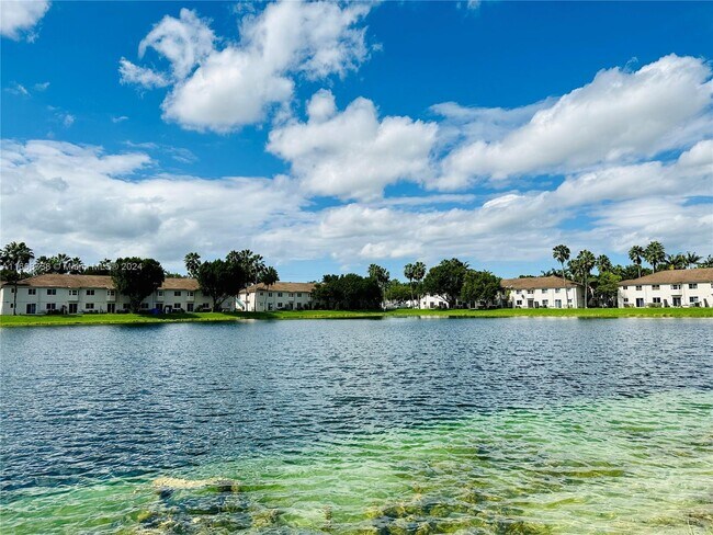 Building Photo - 1320 SE 31st Ct