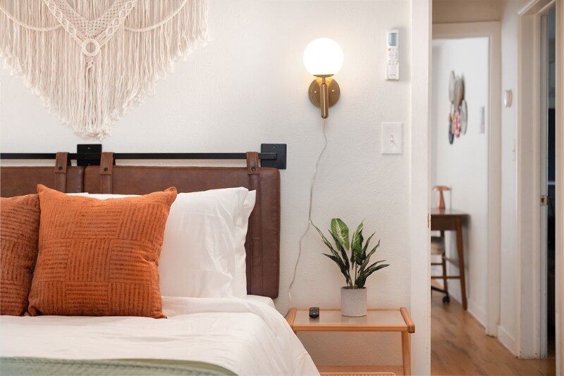 Building Photo - 14004 SE River Rd