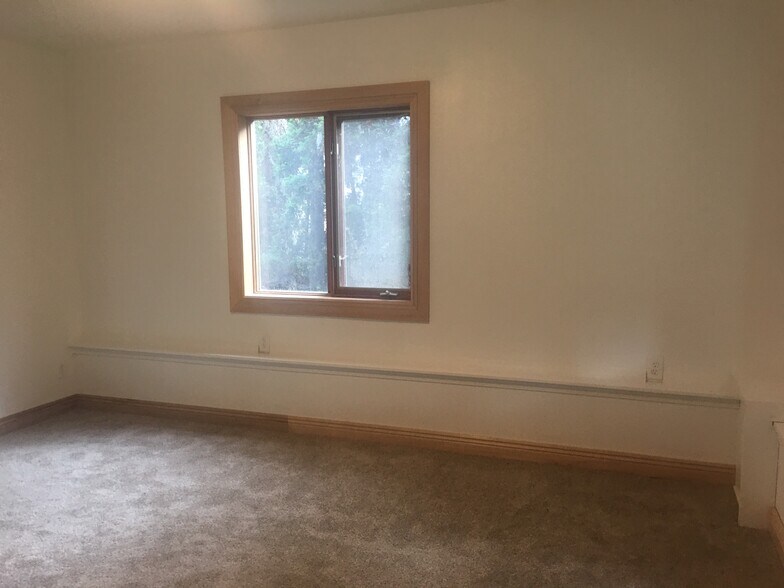 Room 1b - 23824 SE 28th St