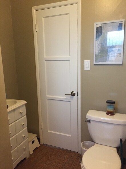 bath 1 - 701 Flower Ave