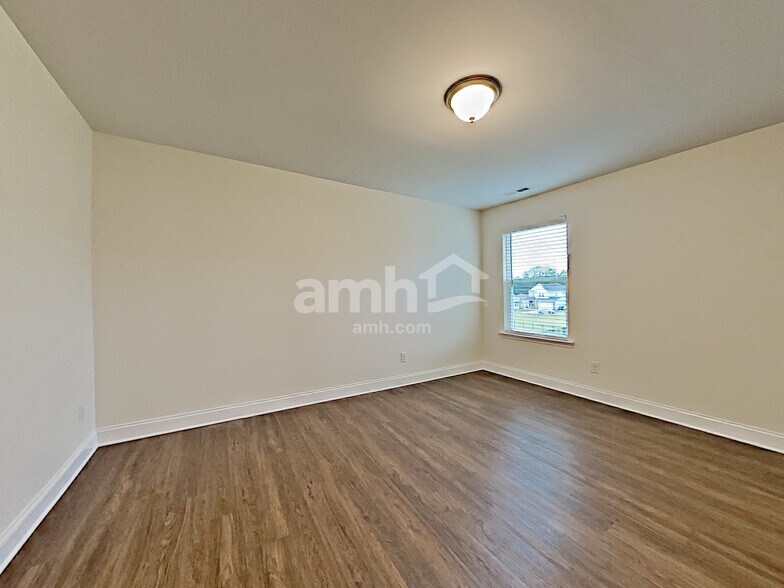 Building Photo - 112 Samara Ln