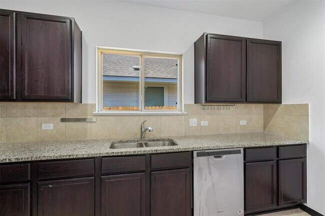 Building Photo - 217 Trailside Ln