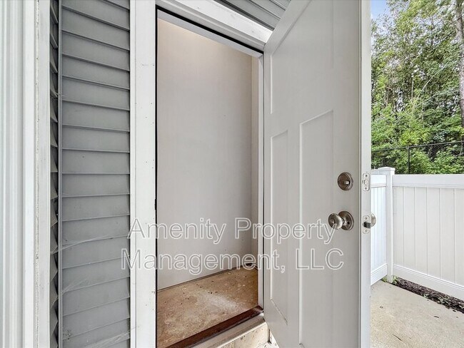 Building Photo - 1208 Kings Land Court