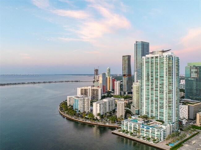Building Photo - 1331 Brickell Bay Dr