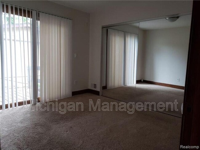 Building Photo - 27066 Brettonwoods St