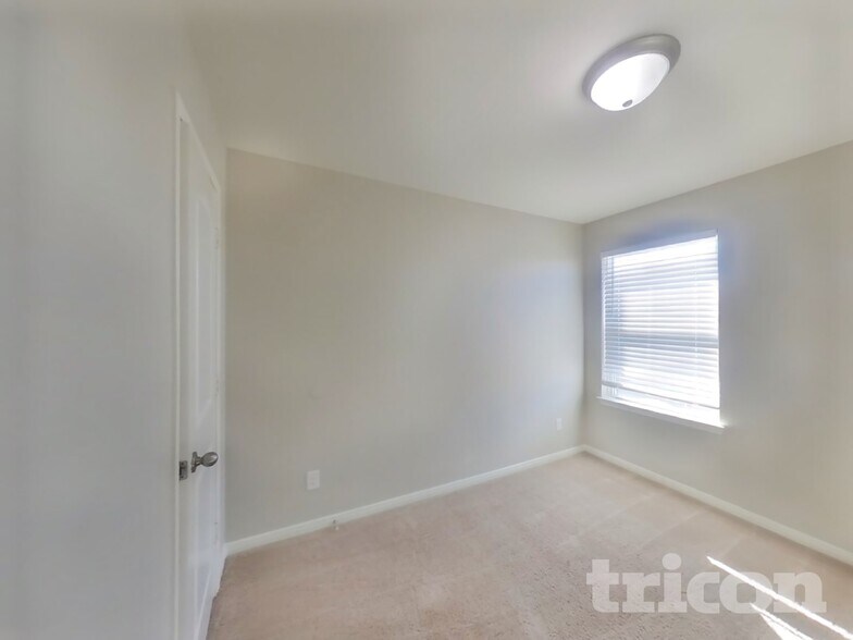 Building Photo - 11826 Davalos Ln