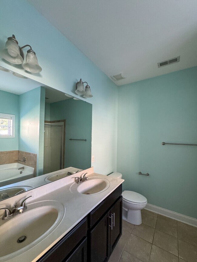 Building Photo - Attractive 3 Bed 2 Bath Home in Westgate