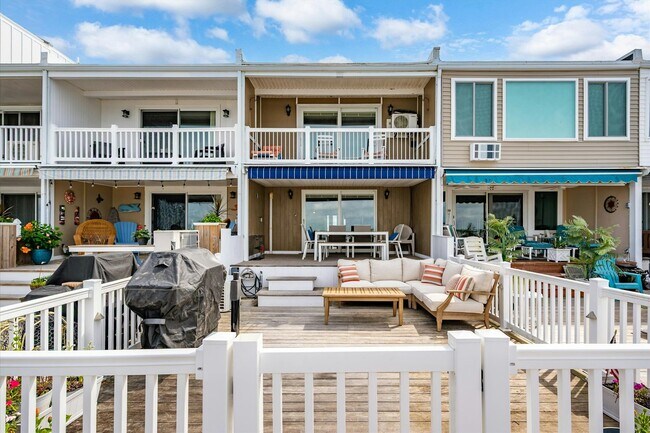 Building Photo - 617 Bayshore Dr