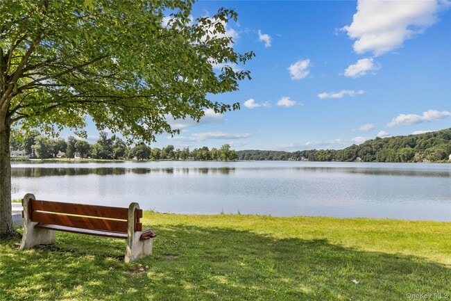 Building Photo - 8 Teatown Ct