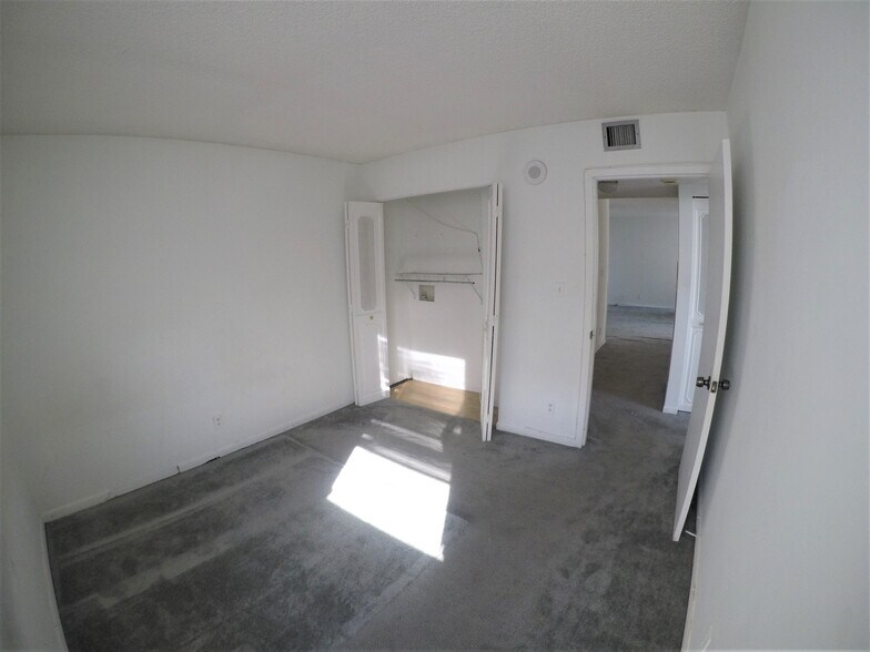 Second bedroom - 17011 N Bay Rd