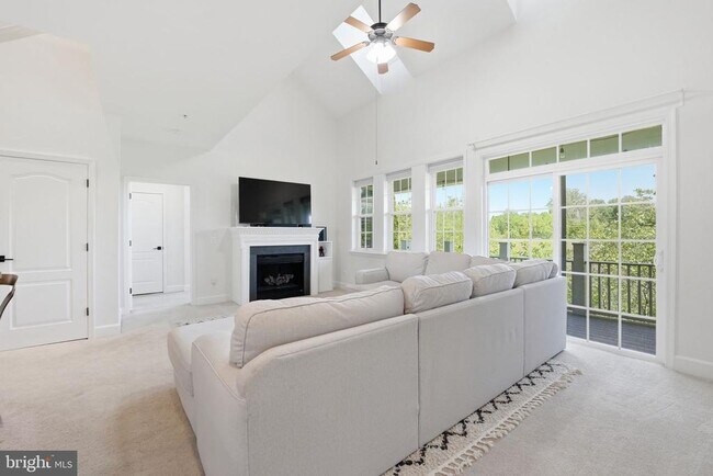 Building Photo - 13940 Greendale Dr