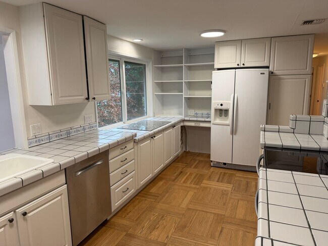 Building Photo - Beautiful 4 bedroom, 3 bathroom home in Eugene!