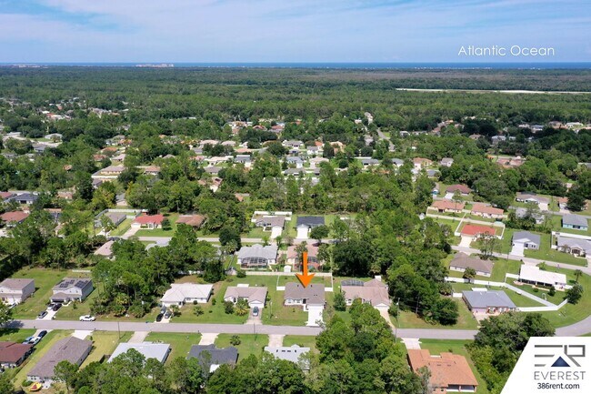 Building Photo - FULLY FENCED, LIKE NEW 3/2/2 IN DESIRABLE PINE GROVE