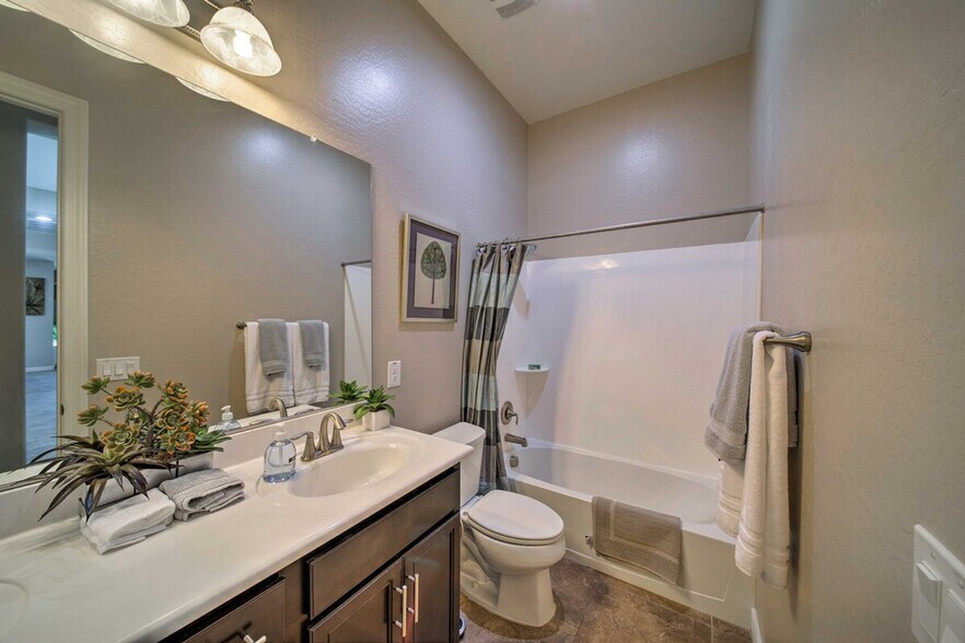 Building Photo - 18504 W Paradise Ln