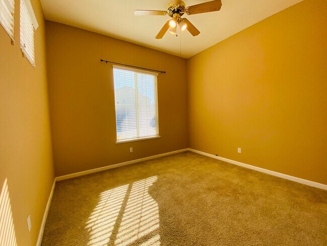 Building Photo - 9565 Stone Springs Dr