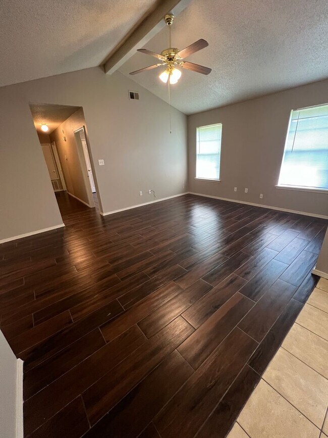 Building Photo - 1703 Wilder Ln