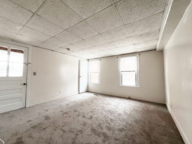 Building Photo - 143 William St