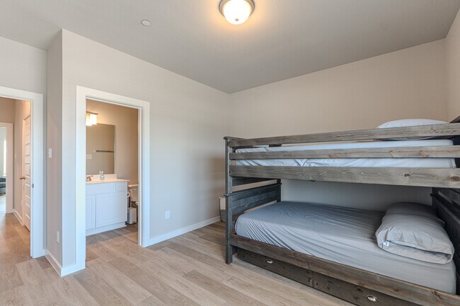 Building Photo - 494 S Centro Cir