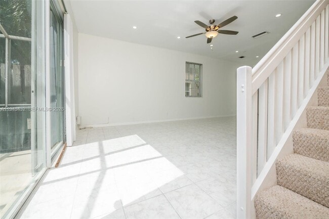 Building Photo - 1911 Madeira Dr