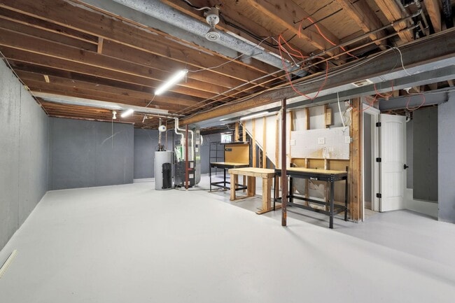 Building Photo - {10805} Gorgeous Remodel in Fantastic Location + One Level Living + Hardwood Floors & Granite Cou...