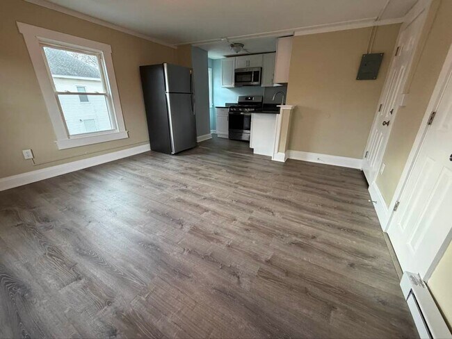 Building Photo - Gorgeous Studio, Second-floor! Apartment in quiet Pittsfield Street