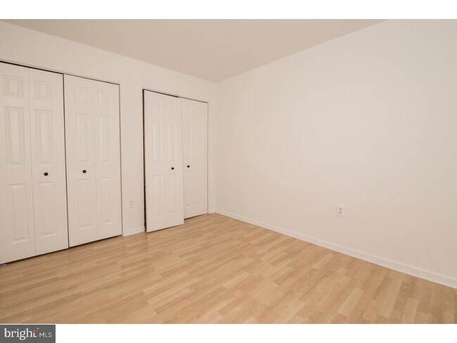 Building Photo - 2 Leverington Ave