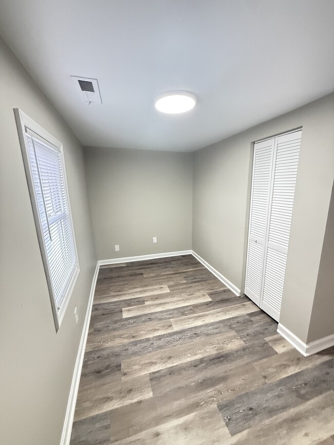 Building Photo - 805 Lake St