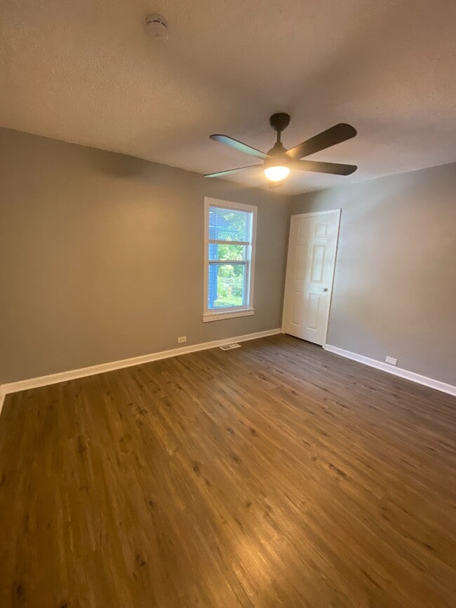 Building Photo - 2430 Wallis Ave
