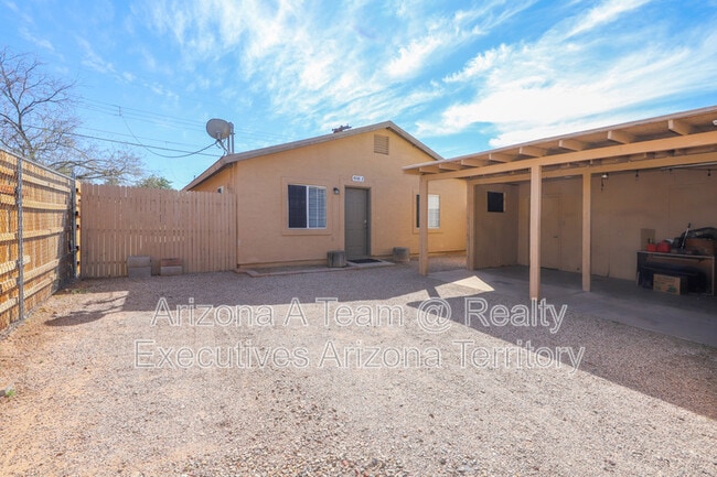 Building Photo - 4538 E Lester St