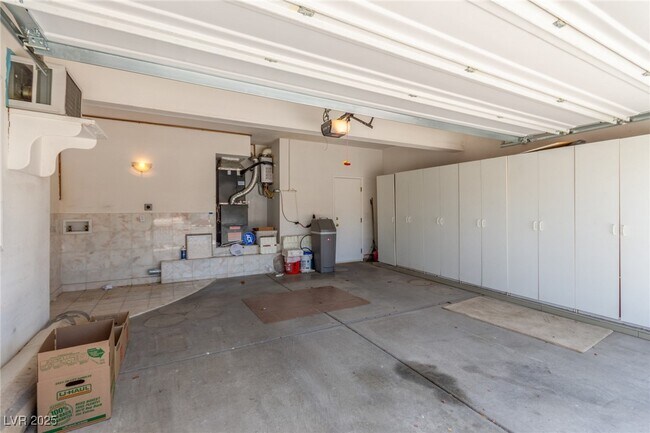 Building Photo - 3030 Cooper Creek Dr