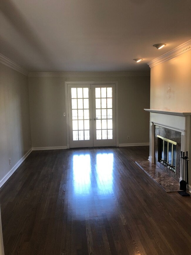 Building Photo - 2 Bed/2 Bath Condo located in Green Hills only minutes to Vandy and Easy Interstate Access, 1 Car...