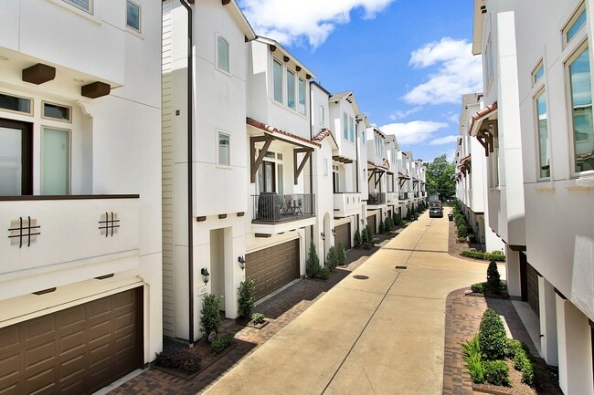 Building Photo - 1221 Bonner St