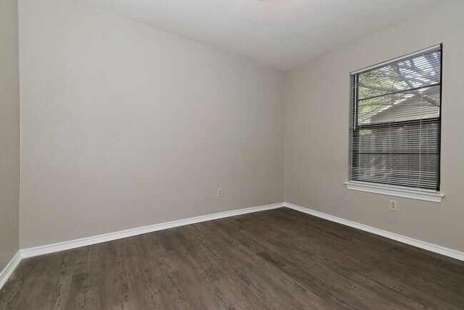 Building Photo - PEPERPORT.3914/3916