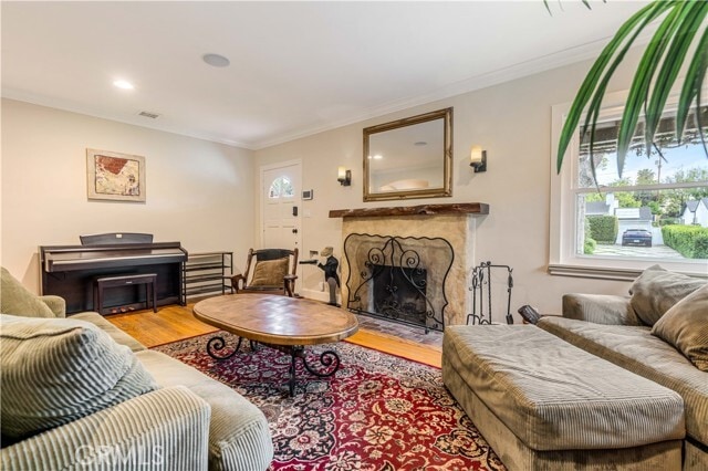 Building Photo - 5823 Vesper Ave