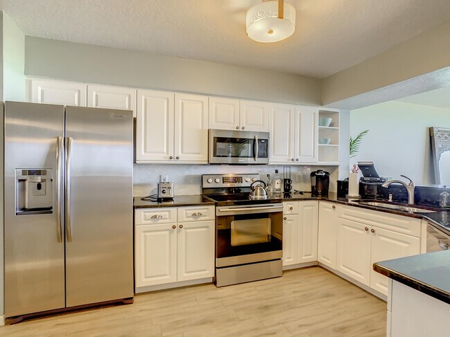 Building Photo - 1851 Jimmy Buffett Mem Hwy