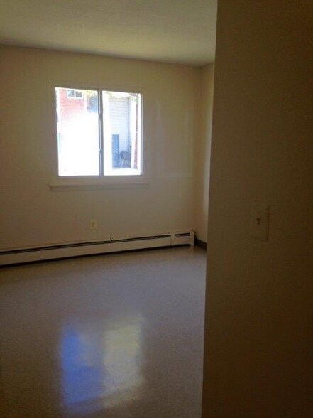 Building Photo - 121 Hillcrest Ave