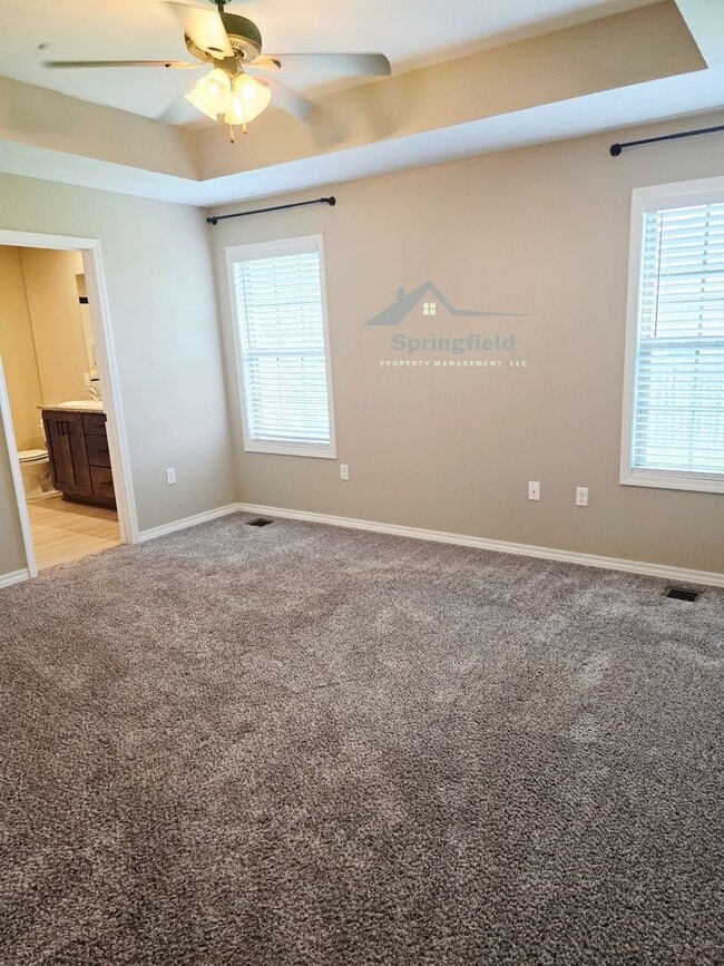 Building Photo - Republic -Newer w/ 3 Car Garage - Close To Republic High School