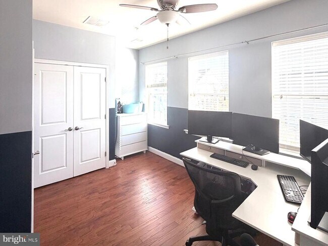 Building Photo - 81 Linden Pl