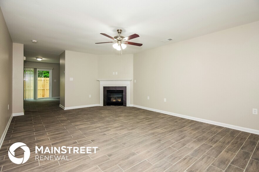 Building Photo - 544 River View Dr