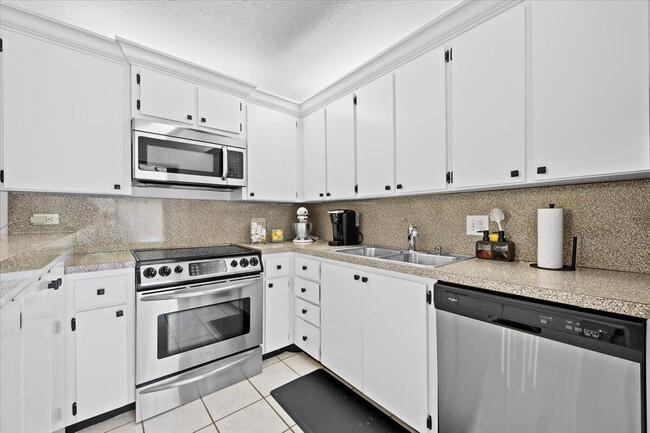 Building Photo - 406 4th Terrace