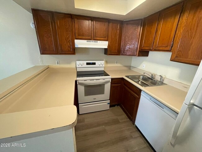 Building Photo - 2040 S Longmore