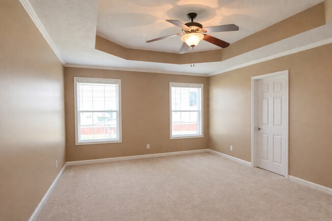Building Photo - $1800 3 Bedrooms 2.5 Bath Brick Home with a bonus room!
