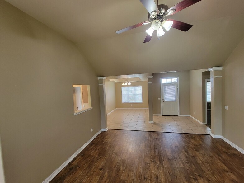 Building Photo - 1303 East Ken Leach Court