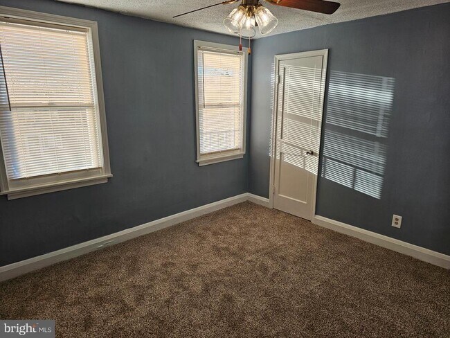 Building Photo - 3238 Westmont Ave