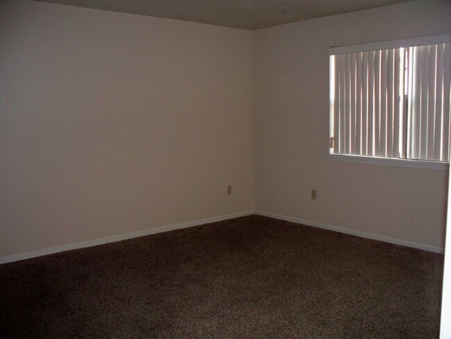 Building Photo - Spacious and Open 2 Bedroom 2 bath apartment/condo, Branson MO