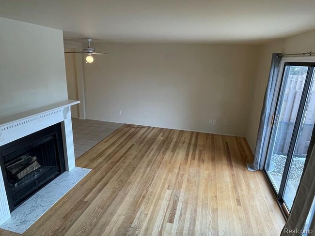 Building Photo - 8487 Pepper Ridge Dr