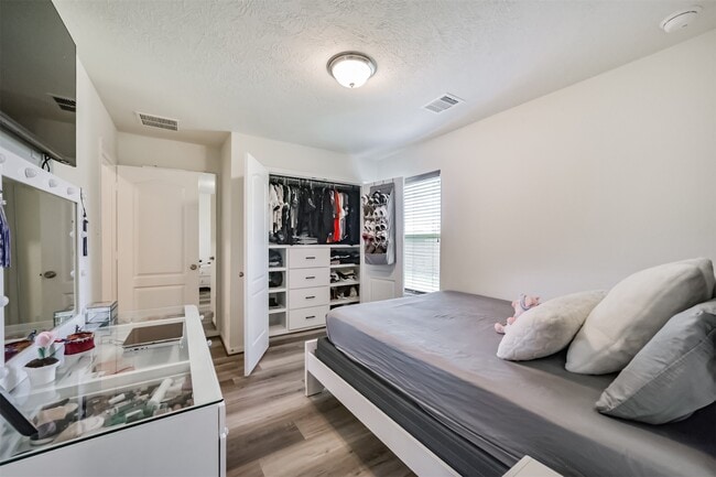Building Photo - 25546 Kensington Lk Dr