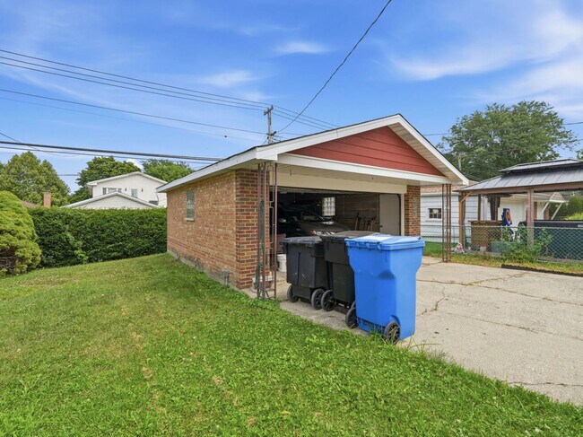 Building Photo - 5023 N Natoma Ave